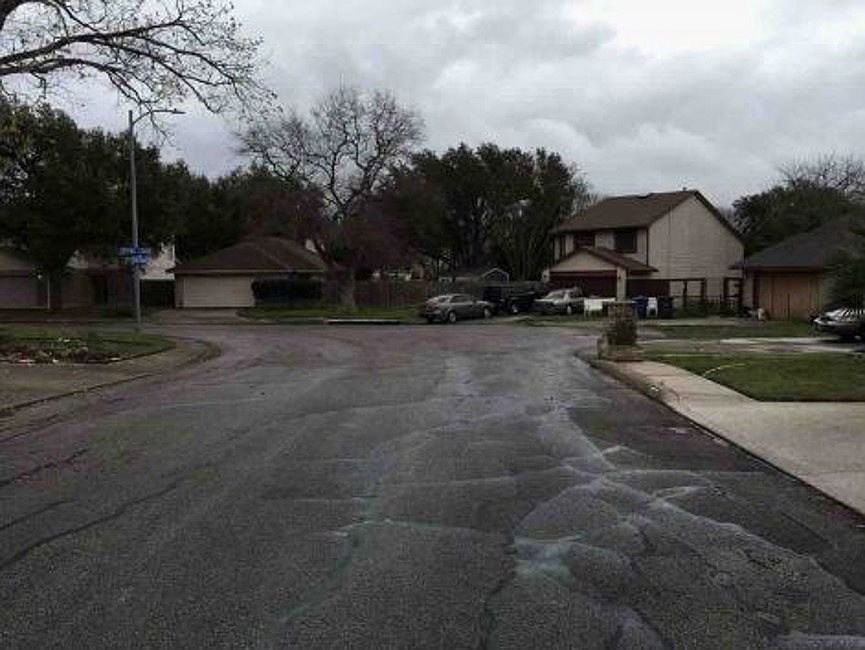 Exterior Neighborhood (street photo)
