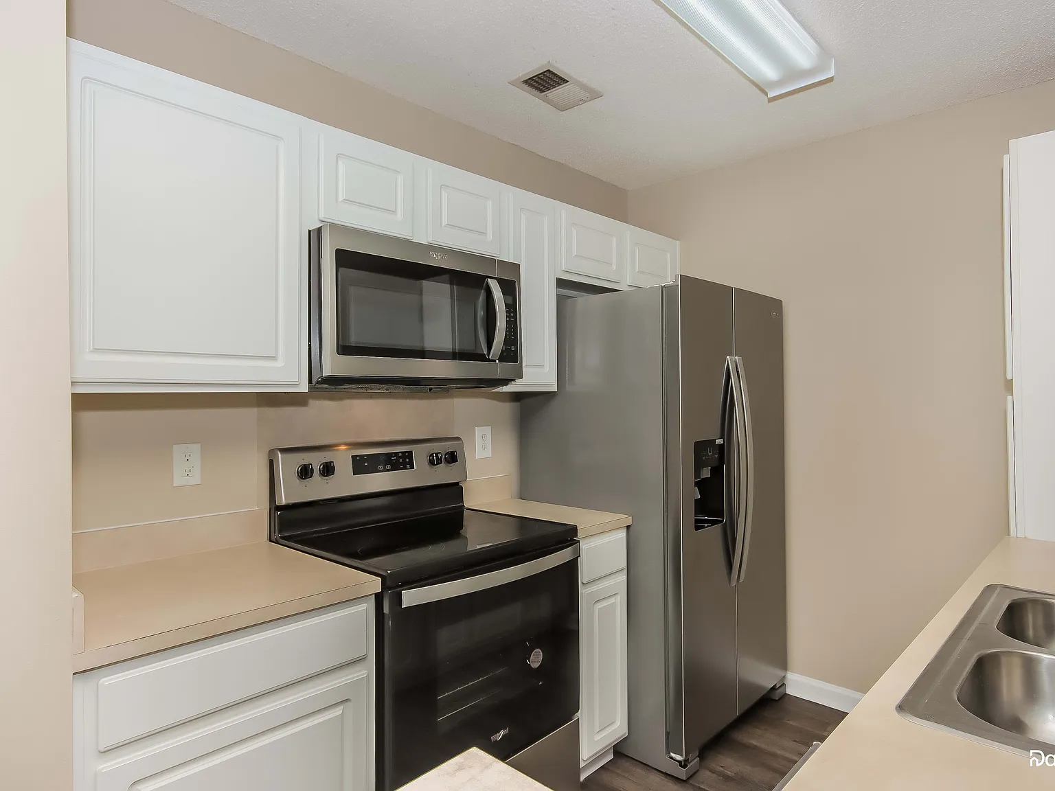 3 bed, 2.0 bath, 1102 sqft, $1,595 — Photo 4