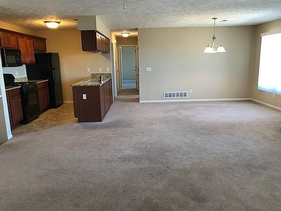 5th image of 581 Stonegate Dr #11