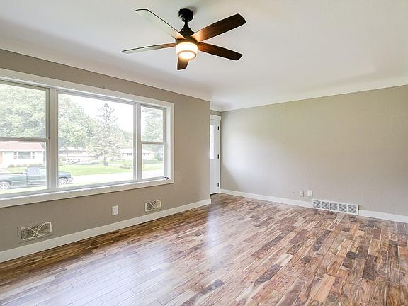 3rd image of 2492 Tierney Ave E