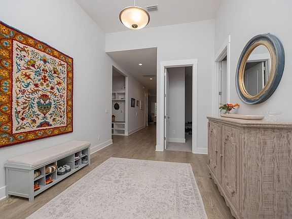 4th image of 34 Arrowwood Dr