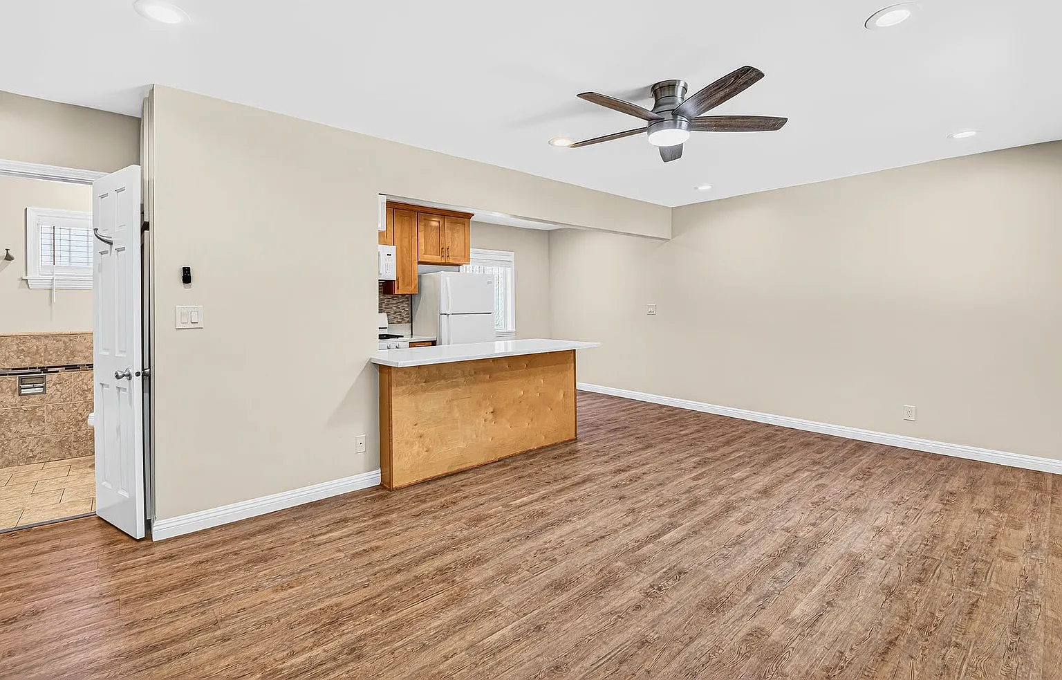 1427 West Parade Street — Photo 1
