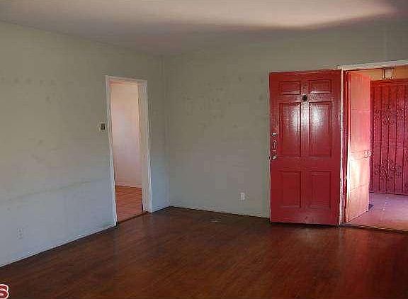 3rd image of 2301 Griffith Park Blvd