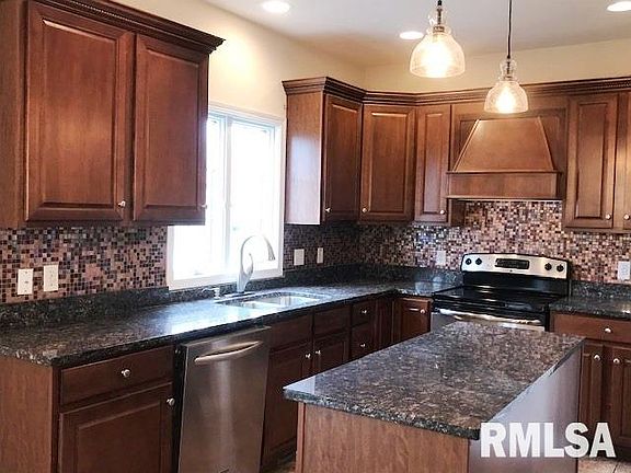 2nd image of 900 River Birch Ct