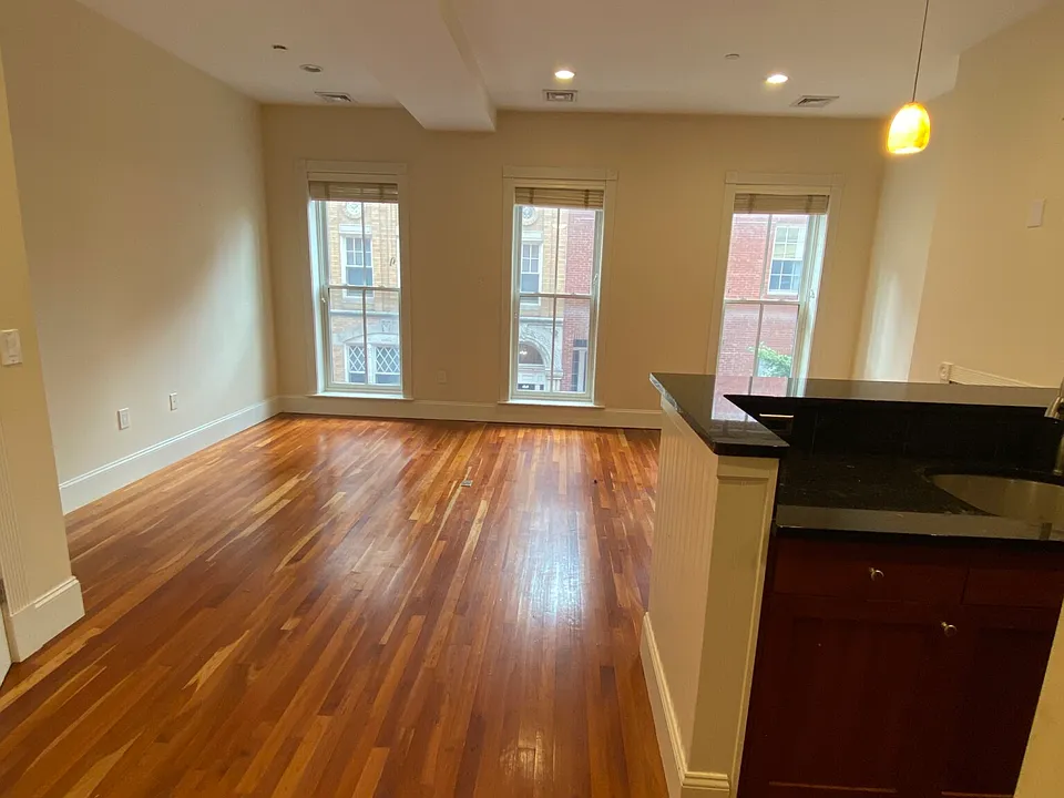 16 Temple St #3