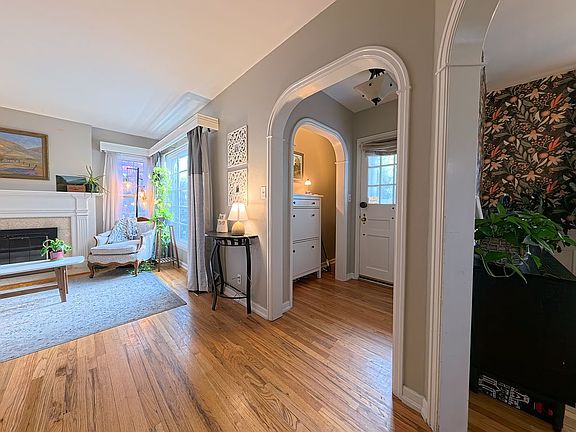 4th image of 2919 Taylor Ave