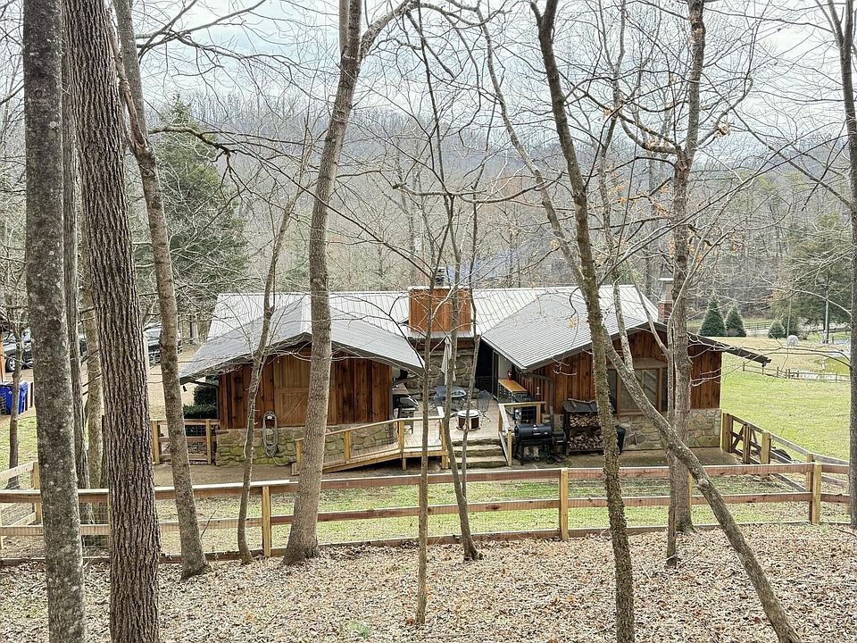 2nd image of 2001 Stock Creek Rd