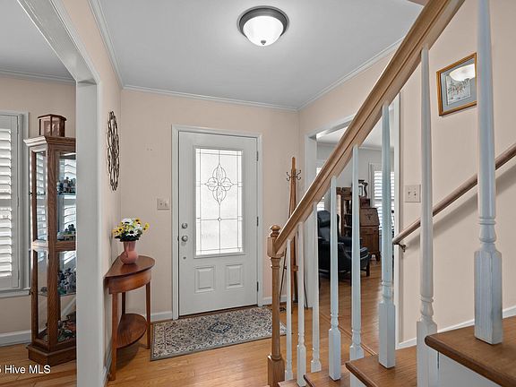 5th image of 305 Somerset Way