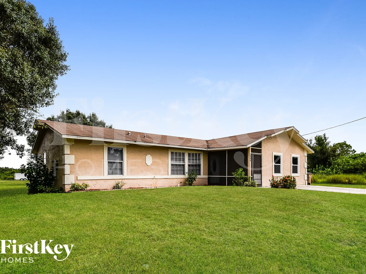 3 bed, 2.0 bath, 1096 sqft, $1,665 — Photo 2
