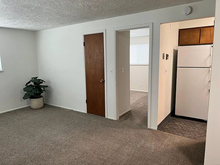 2906 W Jordan St — Photo 5