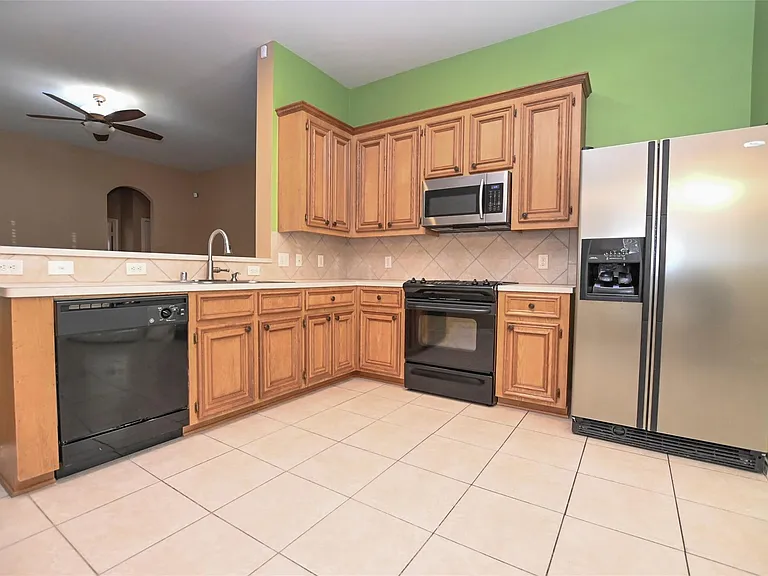 2123 Castle Gardens Ln — Photo 11