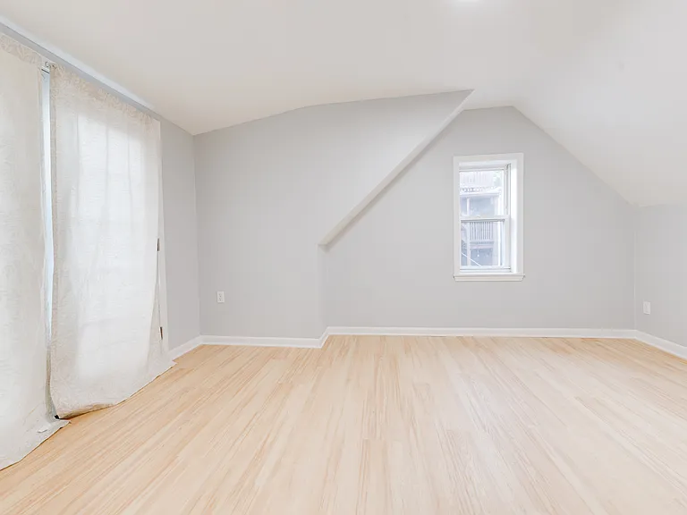 2625 S Union Ave — Photo 17