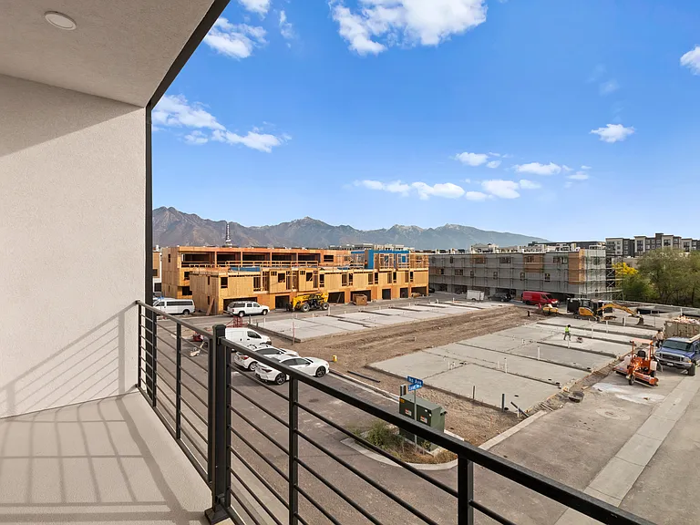 64 W Iko Ave #T-203 — Photo 8