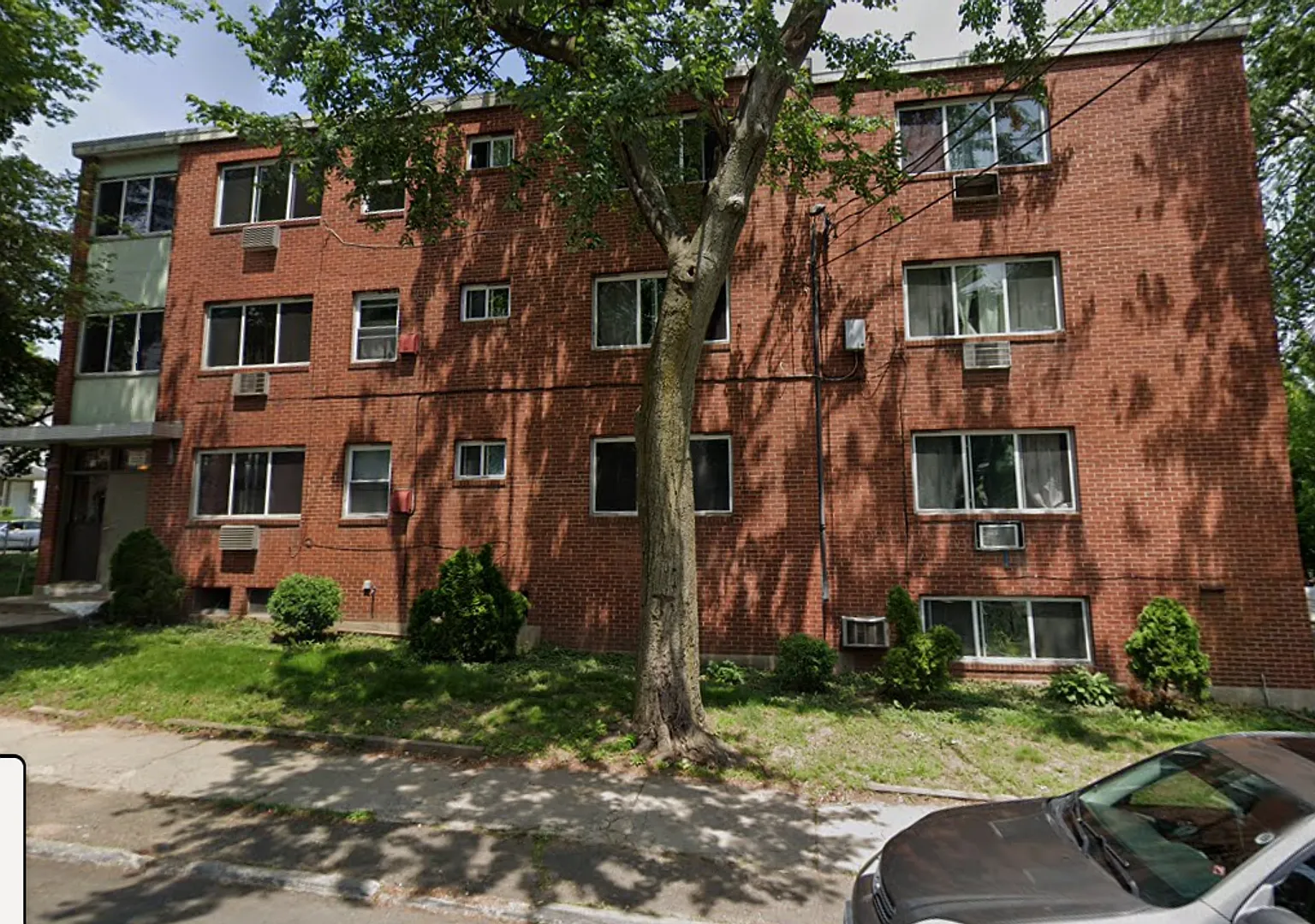 90 Catherine Street — Photo 1