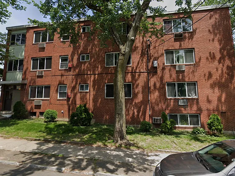 90 Catherine St — Photo 1