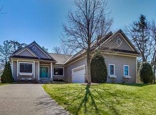 6731 Golden Ct, Chanhassen, MN 55317