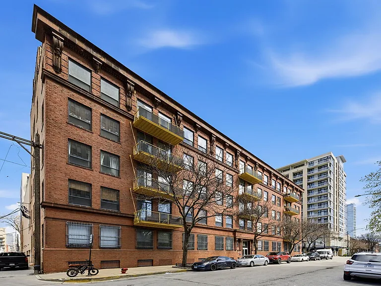 1910 S Indiana Ave #518 — Photo 1