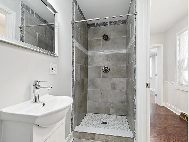 214 Warren Ave — Photo 17