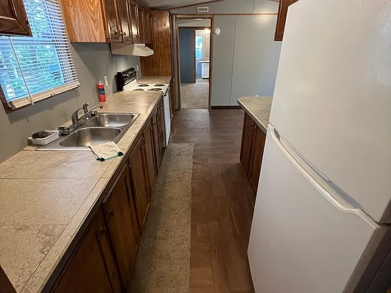 103 Thompson Rd — Photo 5