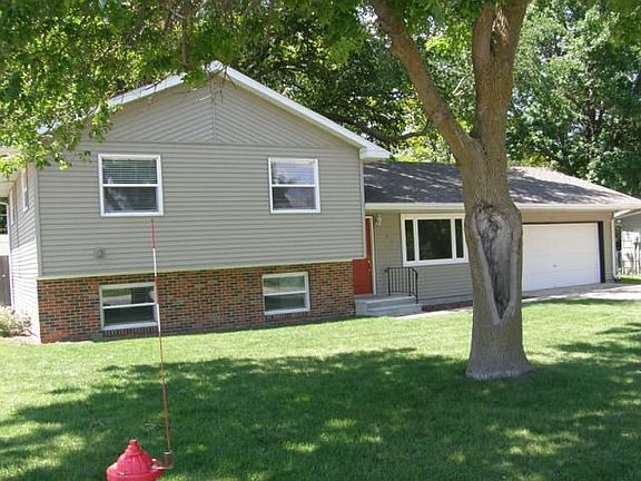 3rd image of 597 Monument Dr