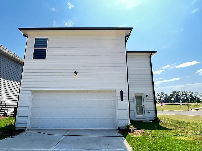 292 Grey Falcon Ave — Photo 3
