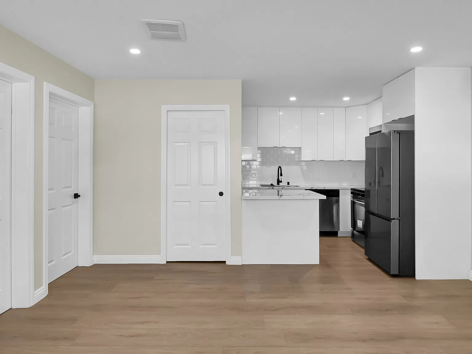 11461 Albers St — Photo 3