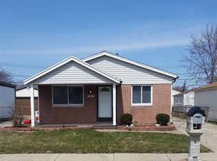 19851 Lakeworth St, Roseville, MI 48066
