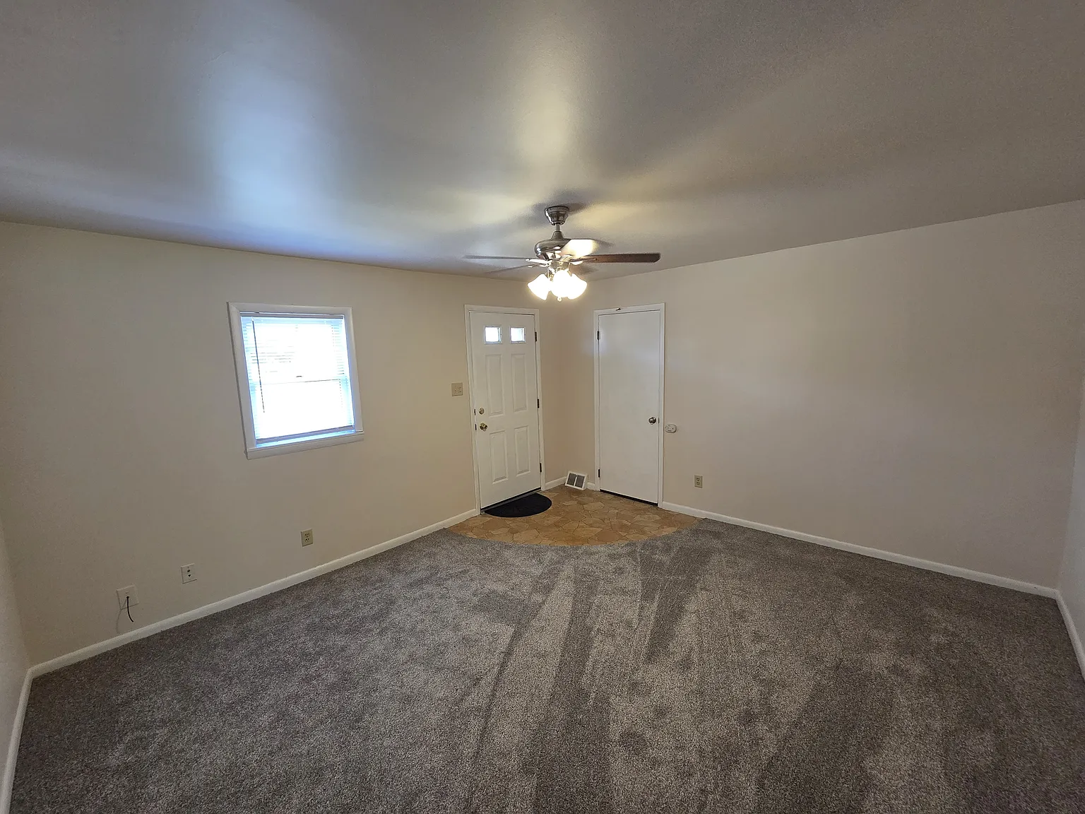 3 bed, 1000 sqft, $950 — Photo 3