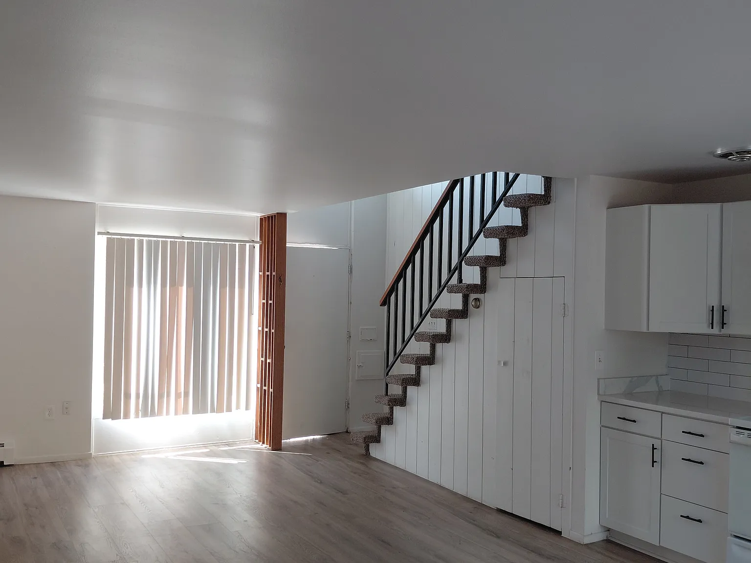 2 bed, 990 sqft, $1,650 — Photo 3