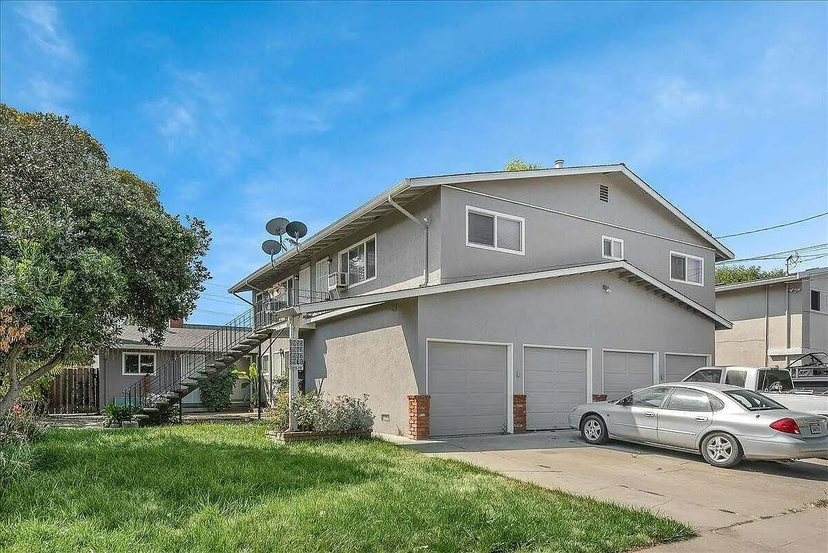 2955 Ladd Ave photo 1