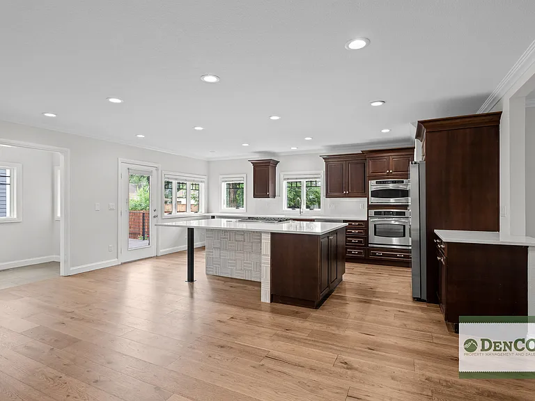1401 S Clarkson St — Photo 9