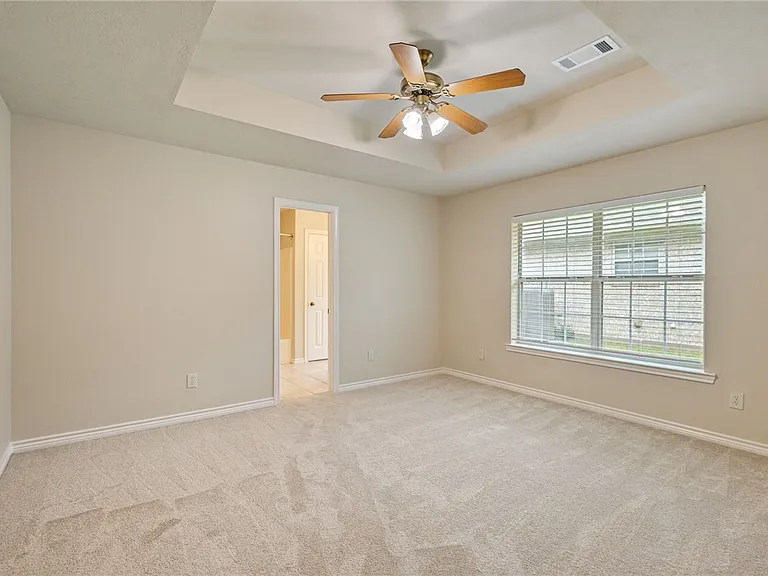 1208 Markham Ln — Photo 7