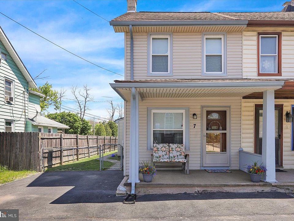 1st image of 7 Seyfert Dr