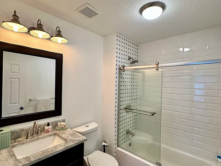 Eastpark Dr — Photo 4
