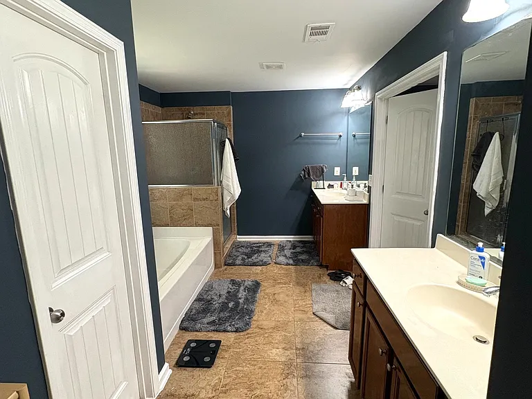 Master Bathrom