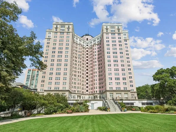5555 N Sheridan Rd APT 1215A, Chicago, IL 60640