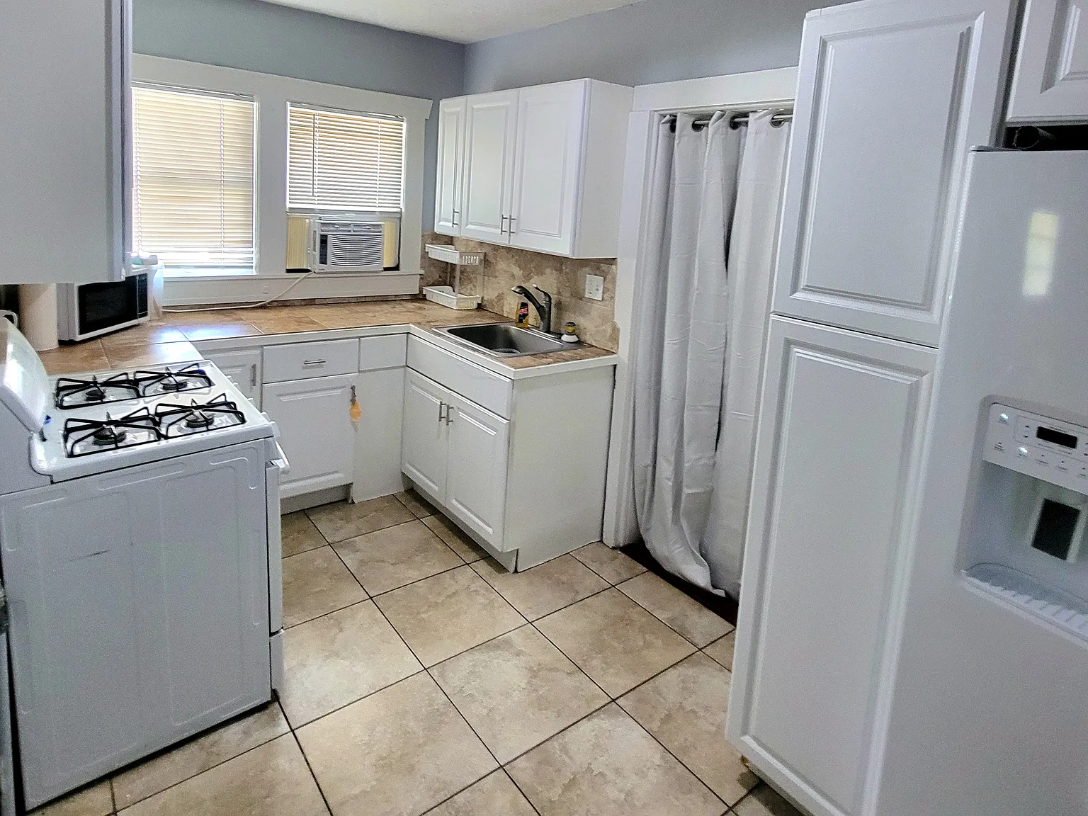 1 bed, 800 sqft, $1,699 — Photo 4
