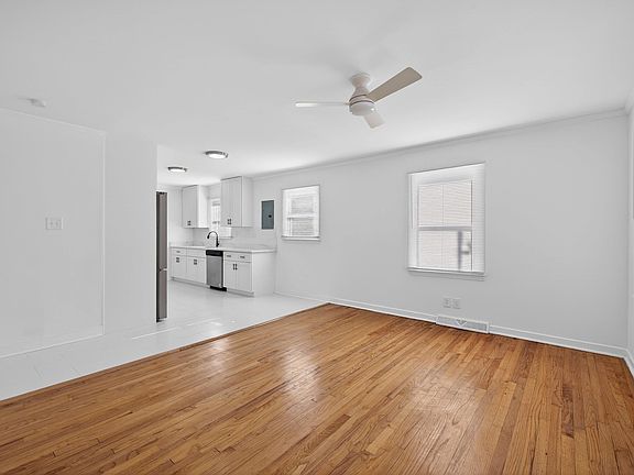 4th image of 302 Normandy St