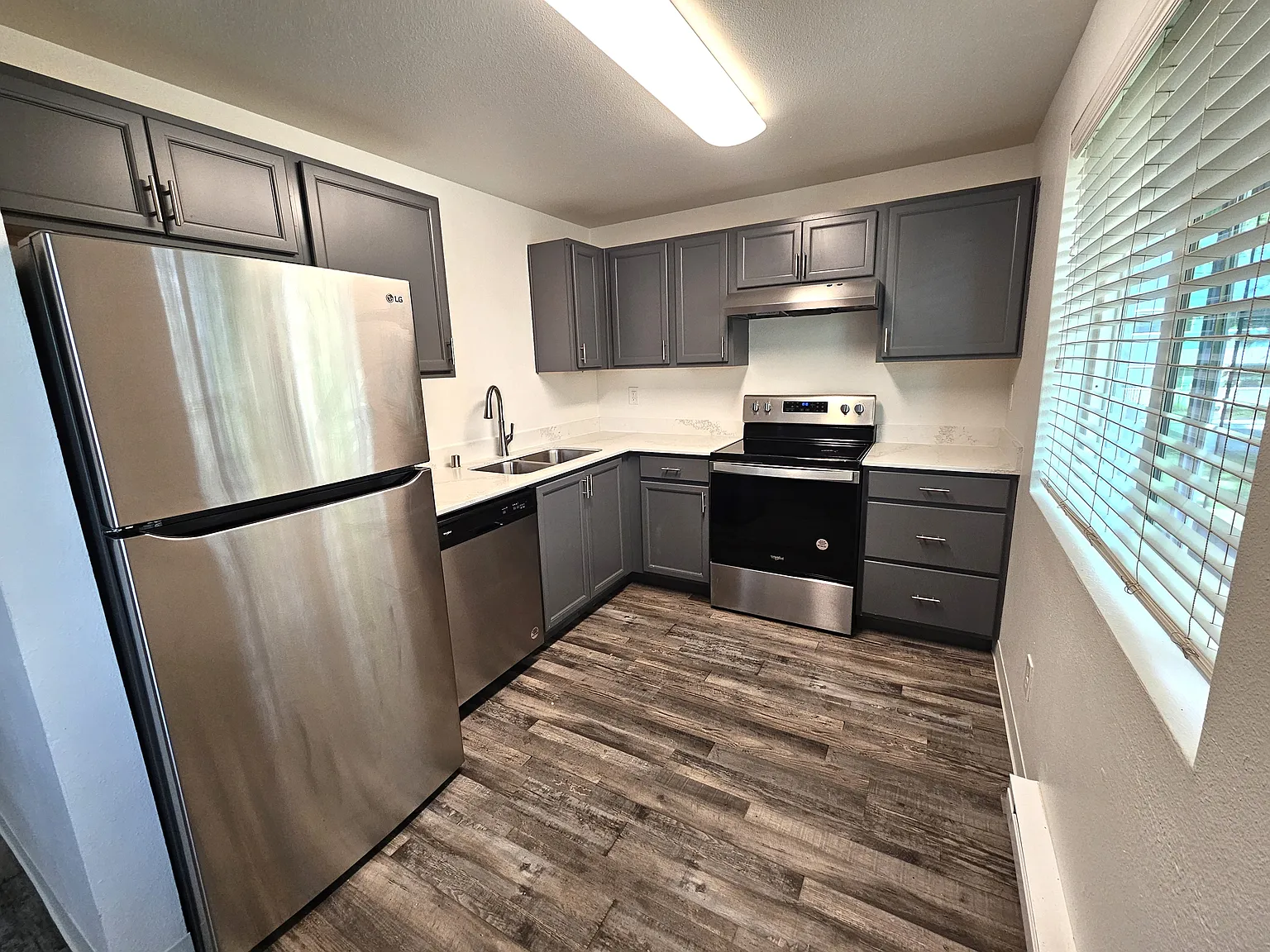 Chandelle Apartments — Photo 2