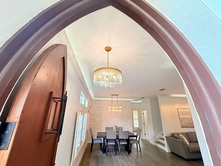606 E Livingston St — Photo 5