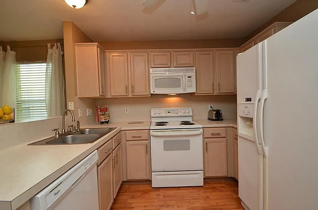 3 bed, 2.0 bath, 1152 sqft, $1,600 — Photo 4