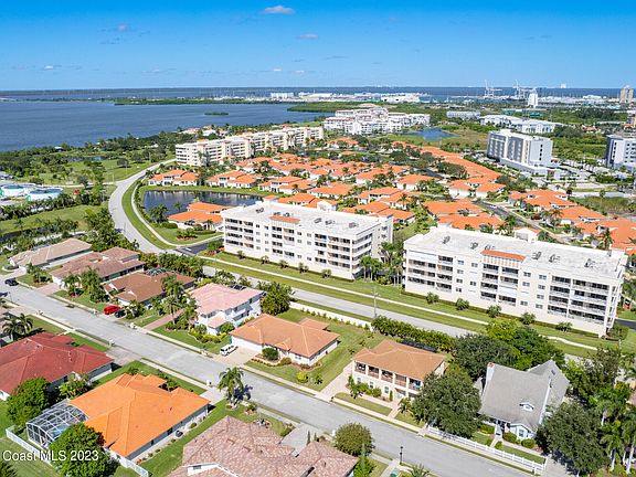 3rd image of 561 Casa Bella Dr Unit 305