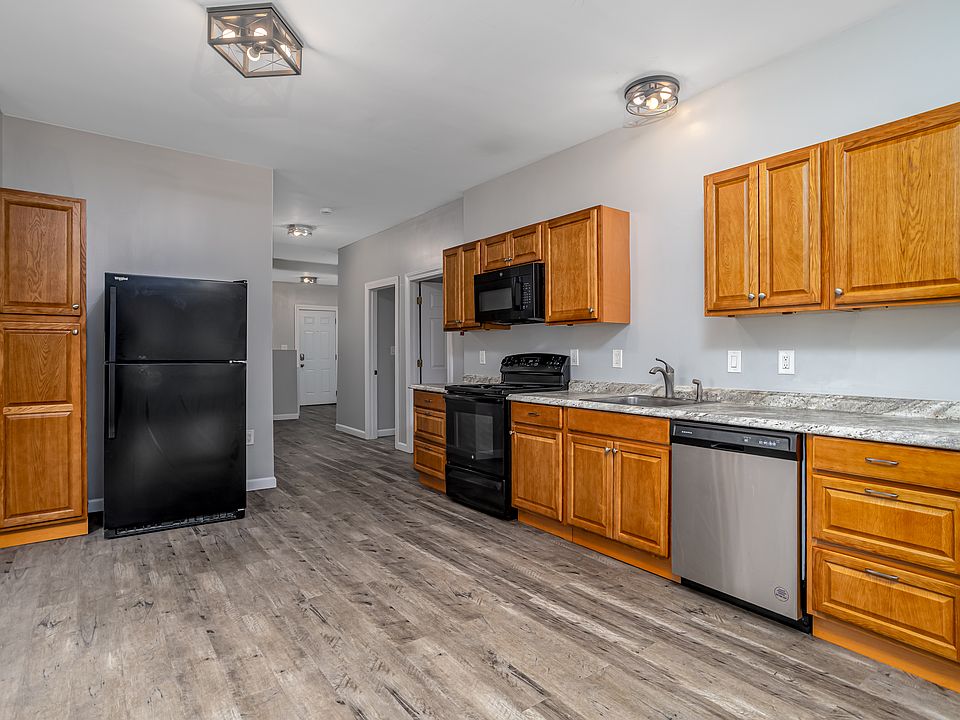 1st image of 176 Blossom St #1
