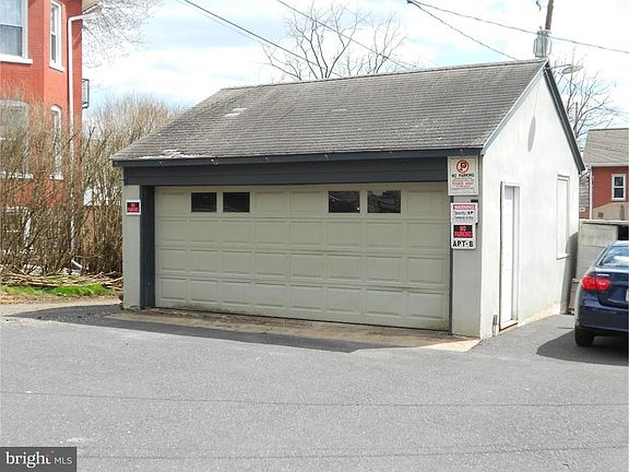 4th image of 135 N Main St