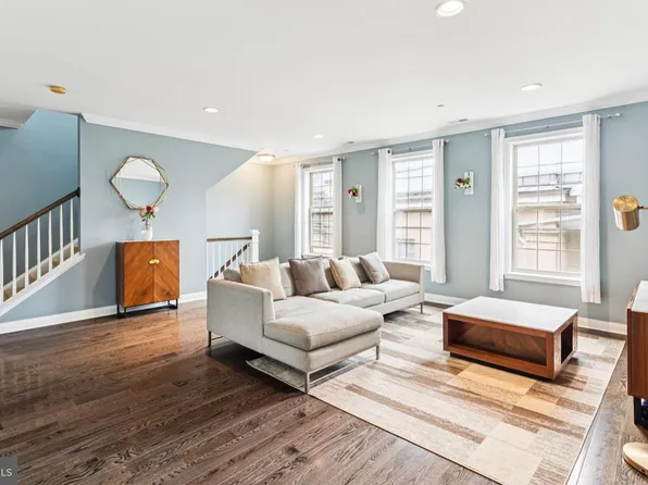 109 Surgeon General Ct, Philadelphia, PA 19146