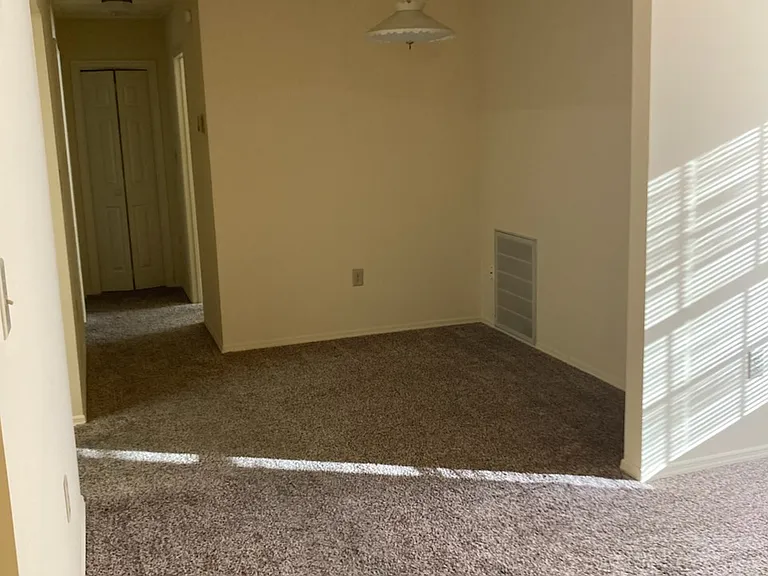 534 Pangborn Blvd #F — Photo 3