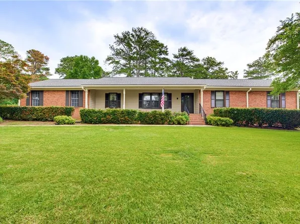 8940 Country Club Dr, Douglasville, GA 30134