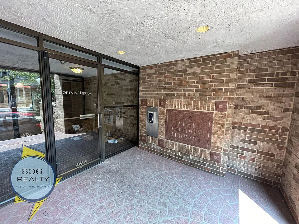 744 W Gordon Terrace