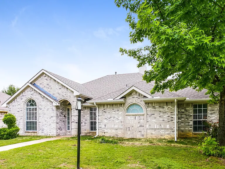 2716 Wild Grove Ln — Photo 3