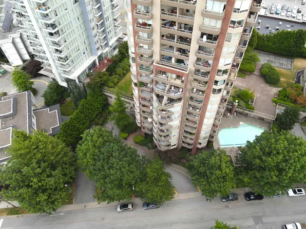 738 Farrow St #903, Coquitlam, BC V3J 7V4